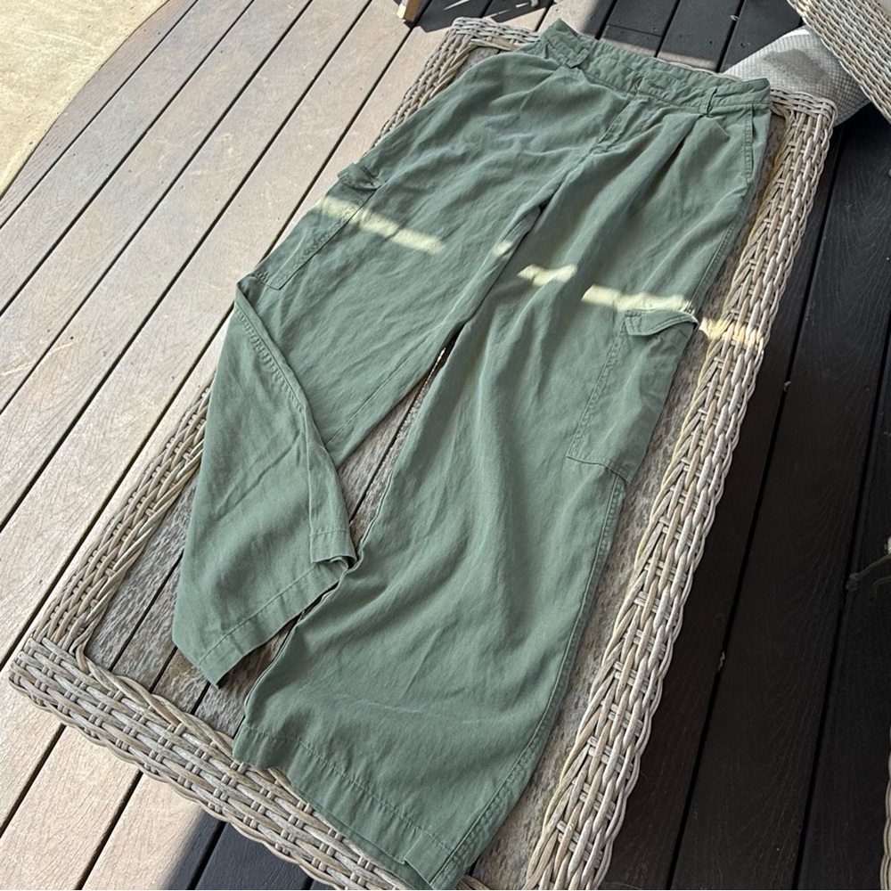Universal Thread Olive Wide Leg Cargo Pants